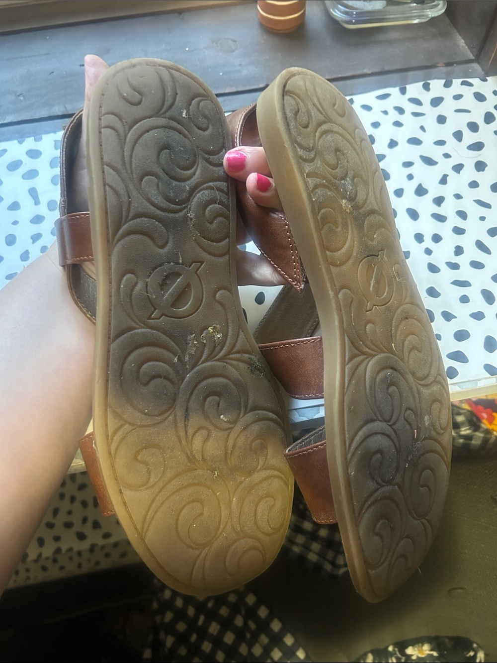 b.o.c. Women's Tan Brown Leather Crisscross Slingback Sandals - Picture 4 of 4